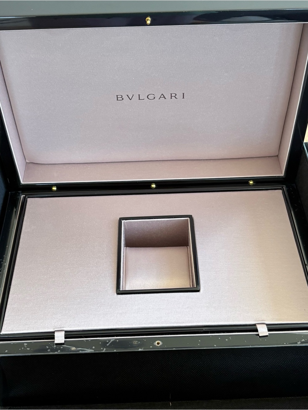 BVLGARI Black Lacquered Jewelry Box with Blush Interior - Picture 3 of 16